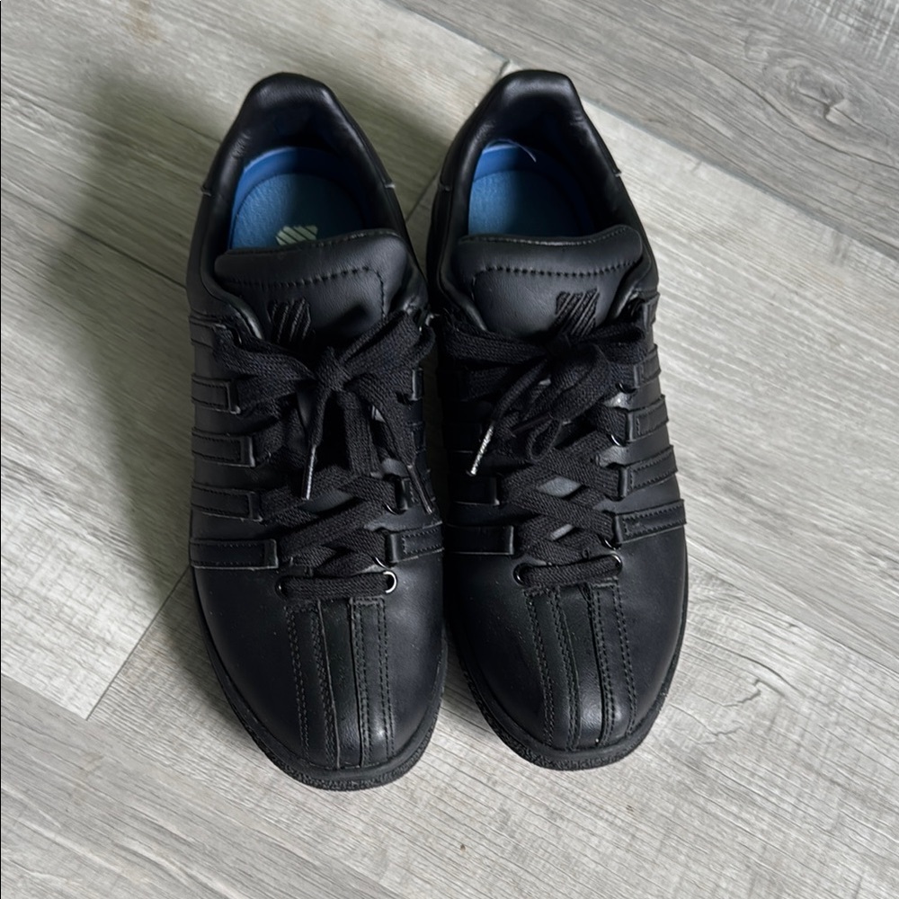 K-Swiss Woman’s Black Sneakers